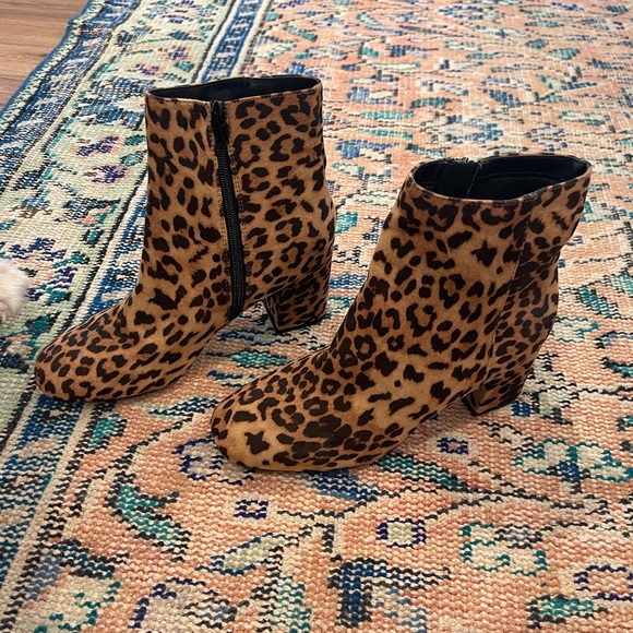 Cheetah booties - Picture 2 of 2
